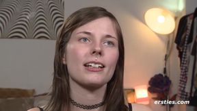 Sam steht auf Fingern und Dildo-Sex - Big tits German brunette girlfriend solo